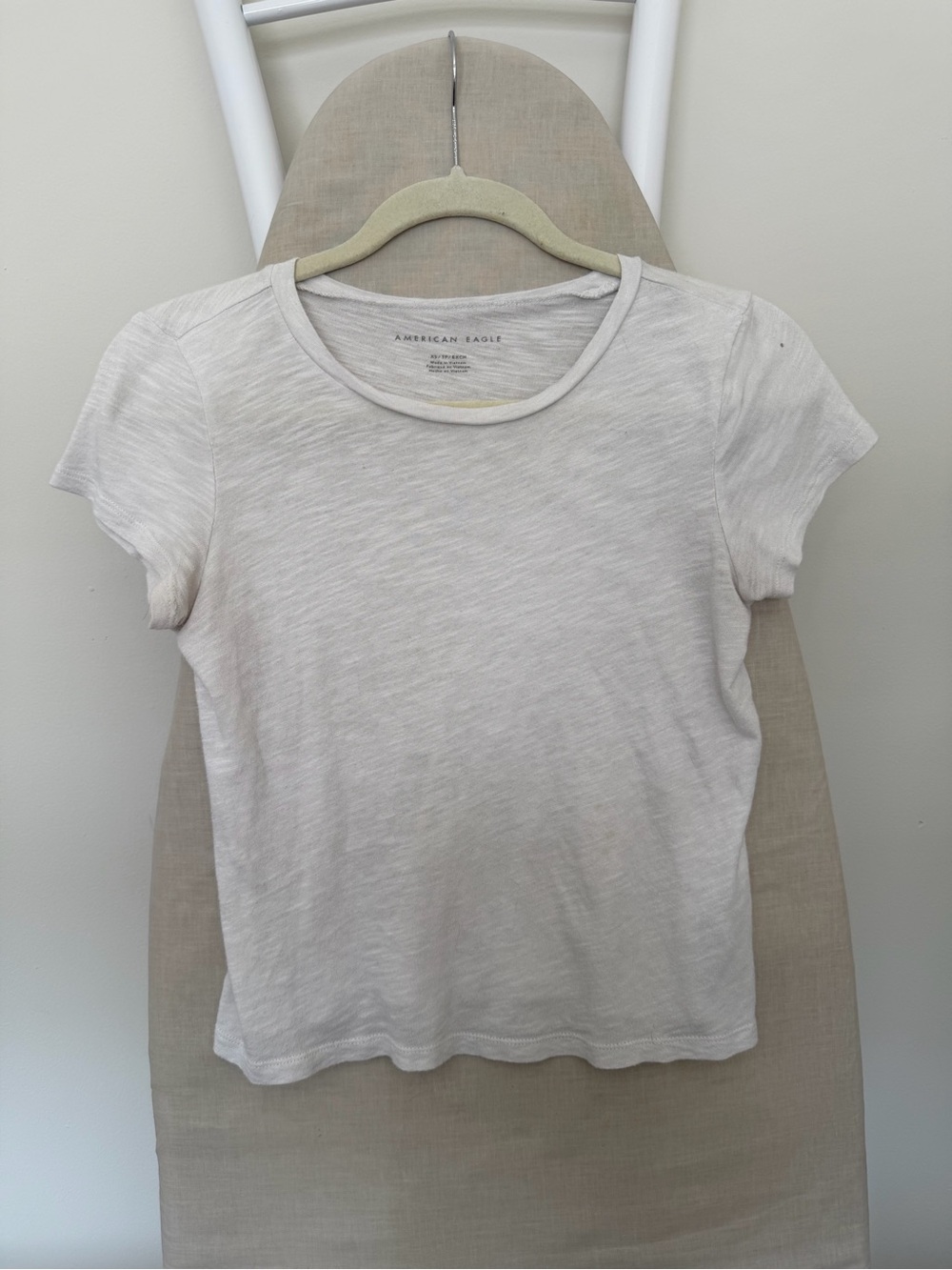 American Eagle Outfitters Light Cream Short Sleeve Crewneck Tee